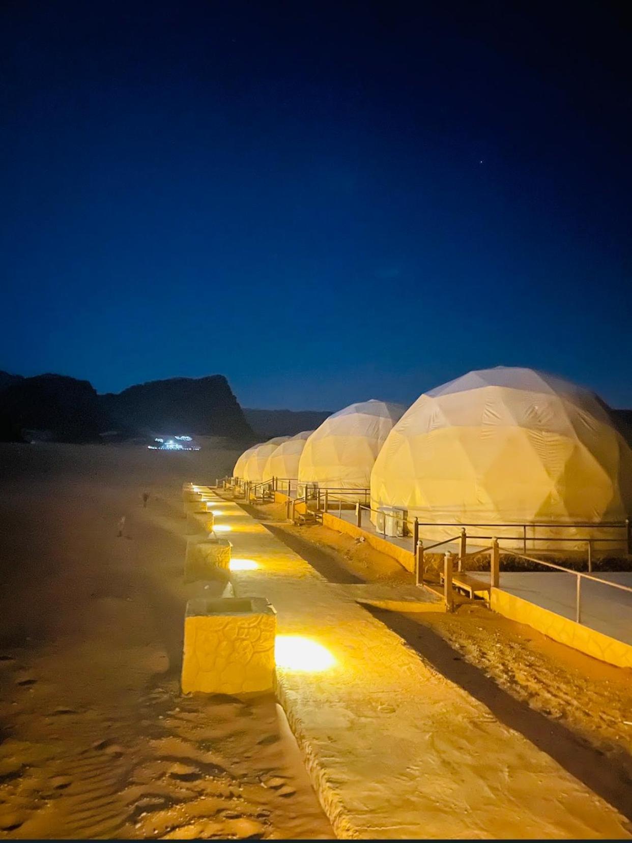 Wadi Rum Eagle Luxury Camp Buitenkant foto